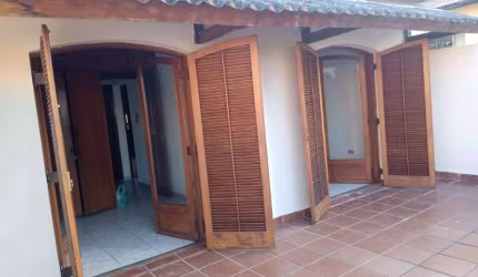 Casa para alugar com 05 dormitórios no Parque Continental