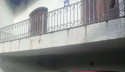 CASA ASSOBRADADA NO ARBORIZADO BAIRRO JARDIM ADALGISA