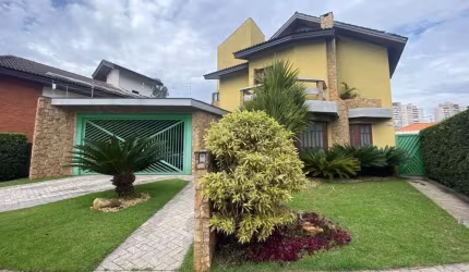 Sobrado de Luxo com 3 Suítes e Piscina no Parque dos Príncipes, São Paulo