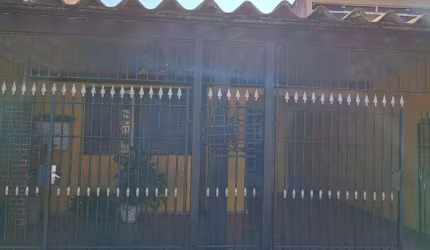 Casa à venda na Vila Hermínia, São Paulo - 2 dormitórios, garagem e quintal!
