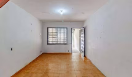 Sobrado à venda no Jaguaré, São Paulo: 2 dormitórios, 2 banheiros, garagem e quintal!