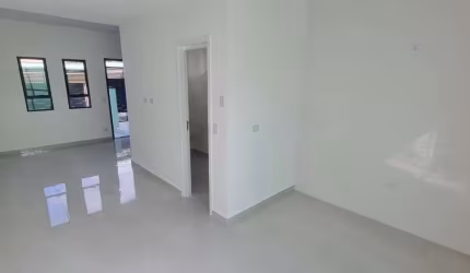 Sobrado à venda no bairro Bela Vista em Osasco: 2 dormitórios, garagem e quintal!