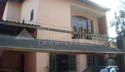 Otimo Sobrado a venda na  Vila Sao Francisco em rua fechada, com 5 dormitorios, sala dois ambientes , tres vagas de garagem, localizacao privilegiada.