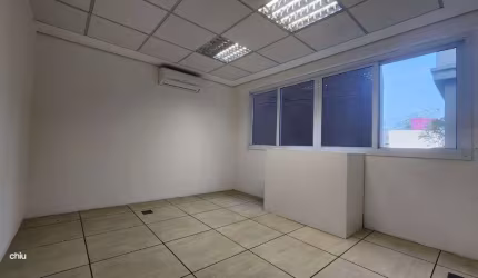 Conjunto comercial à venda, 38 m²  , subdividido em 03 salas mais banheiro e 01 vaga de estacionamento no Open Mall The Square, na Raposo Tavares