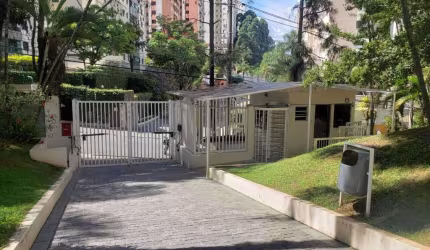 Apartamento reformado  com 3 dormitórios, 2 wc’S, 1 vaga e lazer, 400 m metrô Vila Sônia.