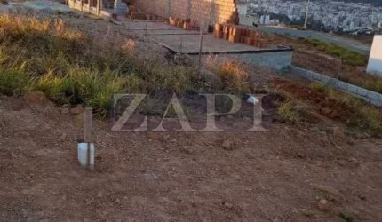 Casa com 3 quartos à venda no Jardim Bandeirantes, Poços de Caldas  por R$ 370.000