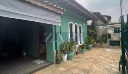 Casa com edicula Jd Centenário