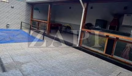 Excelente casa com piscina