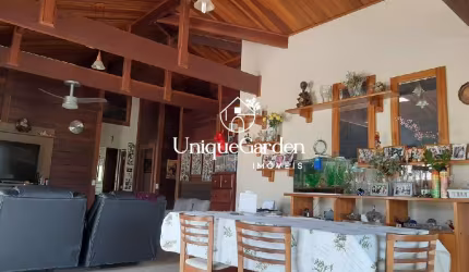 Imperdível: Casa em condomínio com 3 suítes e 260m² em Jambeiro-SP no Recanto Santa Barbara!