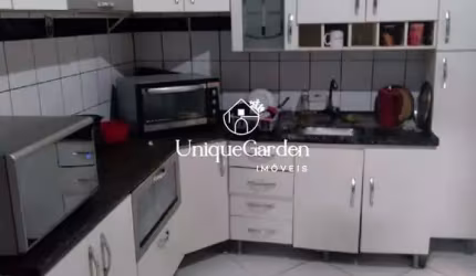 Casa à venda em São José dos Campos-SP, Parque Residencial Flamboyant: 3 quartos, 2 banheiros, 2 vagas de garagem.