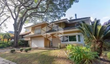 Casa no Condominio Jardim do Sol com  4 dormitórios.