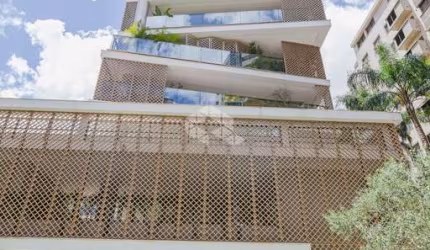 Apartamento com 3 suítes, living  para 4 ambientes integrados à sacada,
