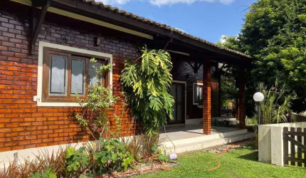 Casa à venda com 600m², 3 dormitórios sendo 1 Suíte, 2 terraços, 2 vagas,  jardim, 2 entradas , con