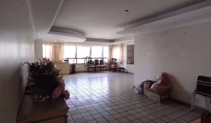 Apartamento à venda, 198 m2, ventilado e próximo a igreja do Espinheiro, Recife, PE