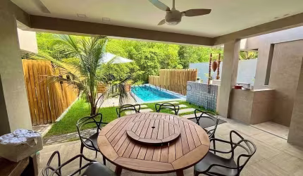 Casa à venda com  350m² de área total e em torno de  175m² de área construída, com 5 quartos sendo