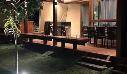 Flat à venda com 85m2, 2 dormitórios, sendo 1 suíte, sala, cozinha, área de serviço e deck externo