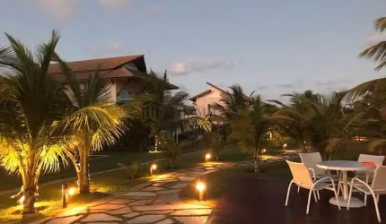 Casa à venda com 267m², 5 suítes, Varanda, salas amplas, lavabo, piscina, 4 vagas, Muro Alto, Ipoju
