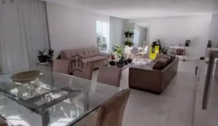 Apartamento à venda com 200m², 4 dormitórios, sendo 2 suítes, 2 vagas, Aflitos, Recife, PE.