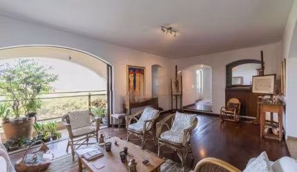 Apartamento à Venda em Alto de Pinheiros, São Paulo - SP