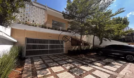 Casa comercial -12 salas - elevador e 8 vagas - Coração do Pacaembu