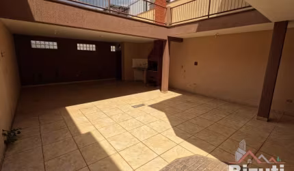 Casa para venda com 3 quartos, próxima ao centro de Jundiaí