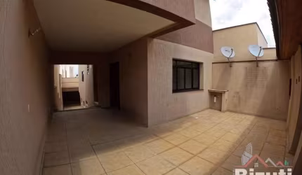 Casa para venda com 3 quartos, próxima ao centro de Jundiaí