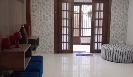 CASA À VENDA EM PARIPE ALTO PADRÃO