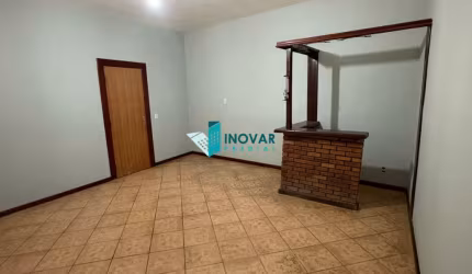 Excelente Oportunidade! Casa com 2 Quartos, Churrasqueira e Garagem