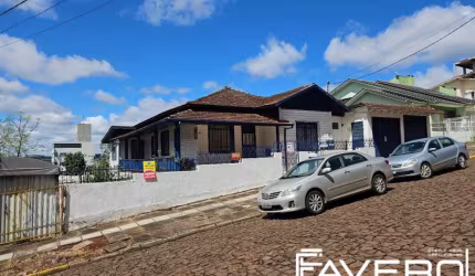 Venda de Lote com Casa de Madeira – Centro de Pato Branco - VEN258