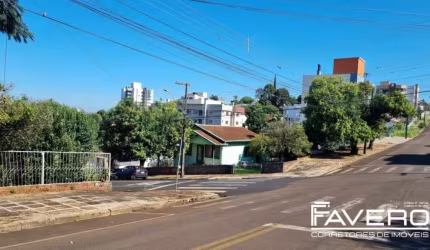 Terreno de esquina à venda com 847 m² - VEN266