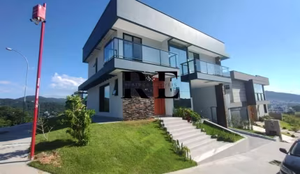 Casa com 3 quartos à venda na Rua Rodrigo Rampinelli Jeremias, 604, Itacorubi, Florianópolis por R$ 2.200.000
