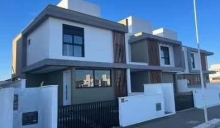 Casa com 3 quartos à venda na Rua Jardim dos Eucaliptos, 1, Campeche, Florianópolis por R$ 1.400.000