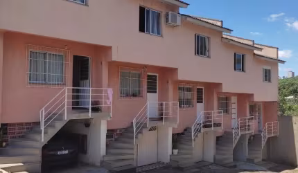 Ótimo Sobrado no Santa Catarina