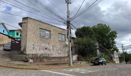 IMÓVEL COM DUAS CASAS E PAVILHÃO