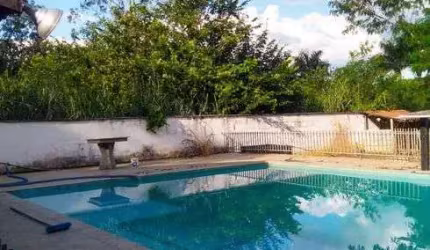 Chácara em Revés do Belém, Cód. CH043. Ótima topografia. Quintal, Piscina, lagoa, casa, poço de peixes.