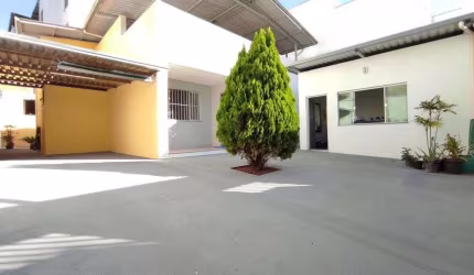 Casa Região de Ipatinga, Cód. K198. Energia solar e poço artesiano, Terraço . Quintal e jardim.