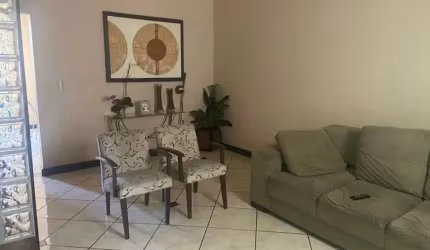 Apartamento Bairro Veneza, perto do centro, excelente localização. Duas vagas. Comercio próximo.