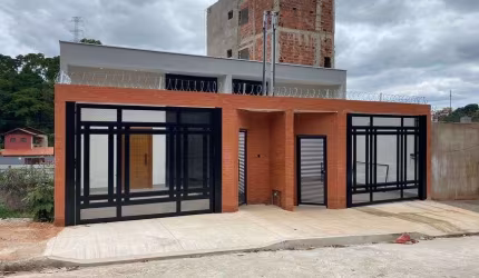 Casa em Ipatinga, B. Jardim Santa Clara. Cód. K181, Área Gourmet e 2 vagas de garagem.