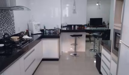 Apartamento Bairro Iguaçu, A064. Primeiro andar, piso porcelanato , 2 vagas. Região de Ipatinga