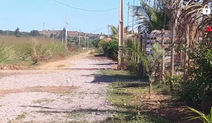 Chácara Garrafinha. Cód. CH018.  plana, esta entre duas ruas. 1964 m². Perto Cimento Cauê/Aeroporto. Vídeo de 2022