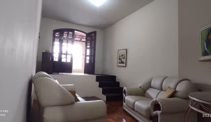 Casa Bairro Santa Mônica. Cód. K233. 90 m². Quintal e jardim. Usina fotovoltaica.
