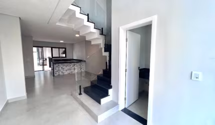 Casa em condomínio com 3 quartos, suíte e piscina à venda em Jundiaí