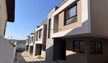 Sobrado à venda em Curitiba-PR, Santa Cândida: 3 quartos, 1 suíte, 113,49m², 2 vagas de garagem