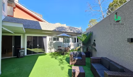 Casa no condomínio Green Life no Uberaba, com 360,00m² construídos;
