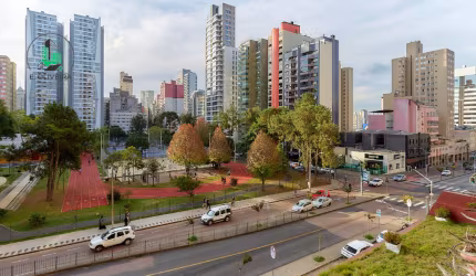 Apartamento com 185,00m² úteis, em frente ao Shopping Curitiba, 4 dormitórios, duas sacadas!