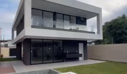 VENDE-SE CASA -  EM CONDOMÍNIO COM 4 SUÍTES - R$ 1.590.000 PORTAL DO SOL