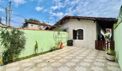 Casa no Canto do Forte com Espaço Gourmet e Piscina