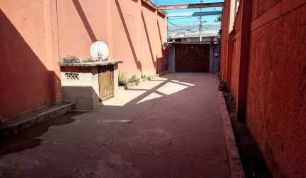 Casa com 5 quartos para alugar na Avenida Gladstone José de Oliveira, Jardim São Paulo, Araruama, 515 m2 por R$ 2.900