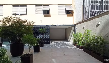 Apto com 130m², 3 dorms, 3 banhs, 1 por andar, 2 quadras da Av Paulista.