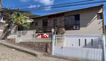 Casa com 2 quartos para alugar na Rua Luiz Pasteur, --, Trindade, Florianópolis por R$ 9.500